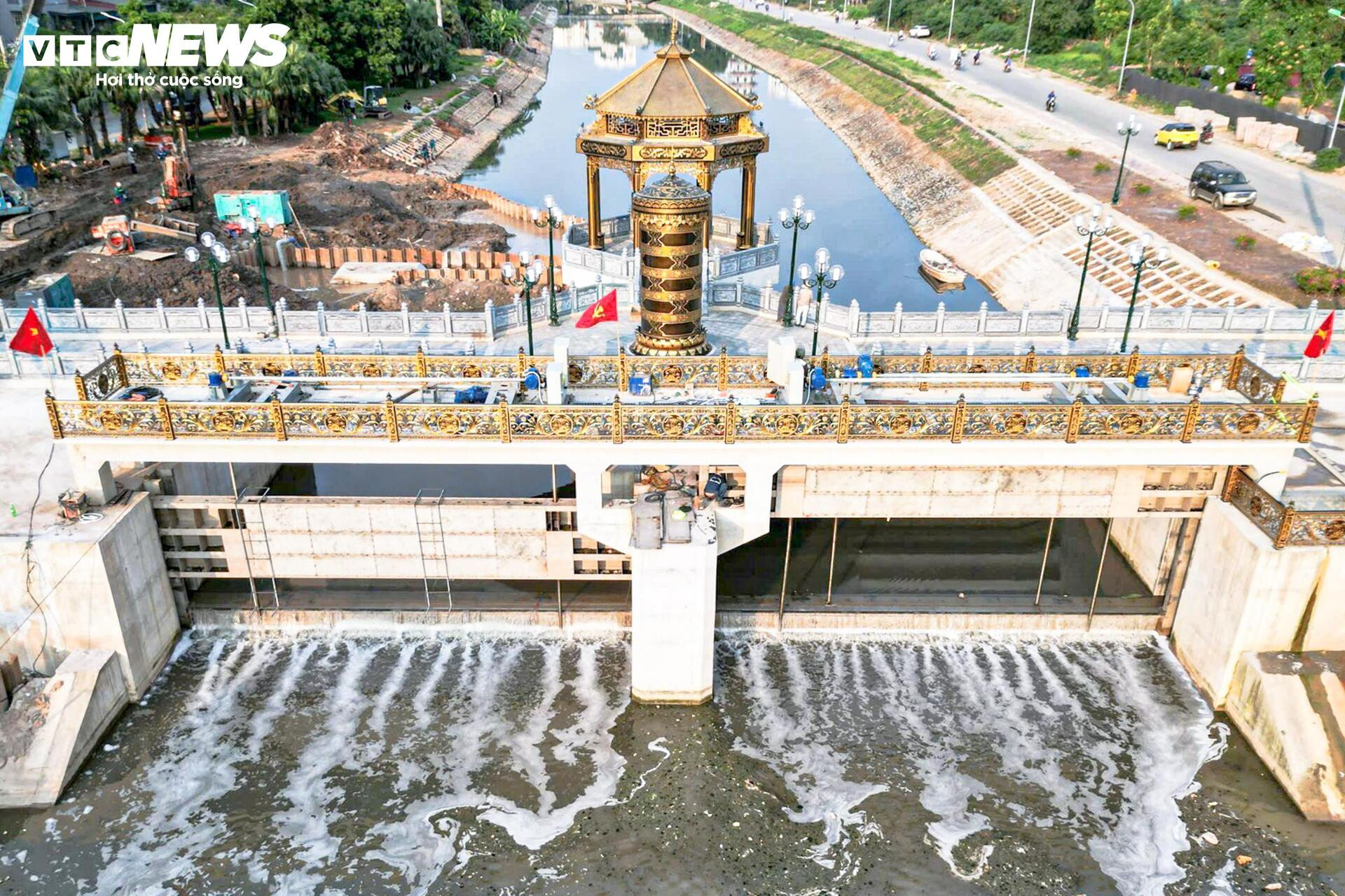 S&ocirc;ng T&ocirc; Lịch nh&igrave;n từ tr&ecirc;n cao trước khi 'lột x&aacute;c' th&agrave;nh c&ocirc;ng vi&ecirc;n xanh- Ảnh 22.