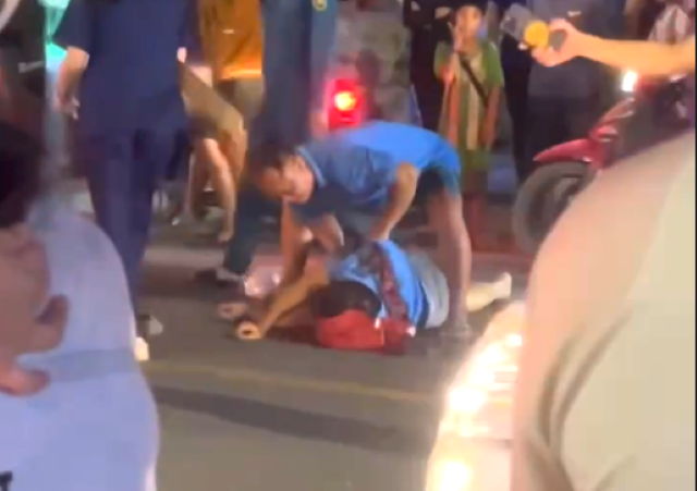 Một c&aacute;n bộ c&ocirc;ng an tử vong nằm tr&ecirc;n đường ở TPHCM- Ảnh 1.