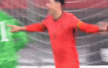 Tuyển Trung Quốc thắng sốc Hàn Quốc, mở ra cuộc đua vô địch cực căng thẳng với tuyển Việt Nam