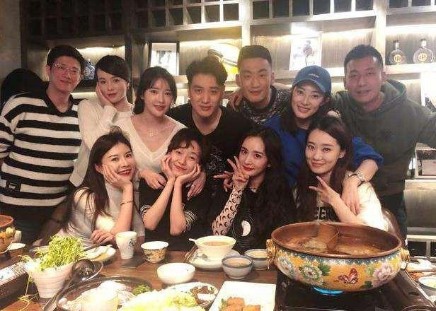 Đi họp lớp đến lúc thanh toán ai cũng trốn về, người bạn nghèo phải trả 150 triệu: Ngày hôm sau bật khóc vì 1 cảnh tượng!- Ảnh 2.