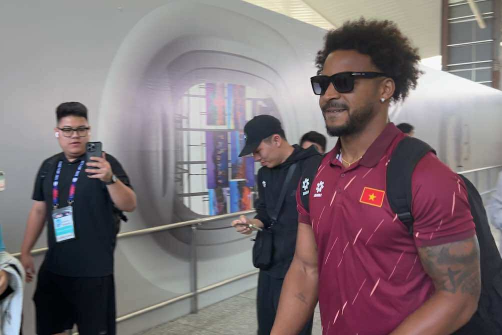 Xuân Son xuất hiện với giao diện cực ngầu, tuyển Việt Nam lên đường, sắp gieo sầu cho Malaysia?- Ảnh 2. Xuân Son xuất hiện với giao diện cực ngầu, tuyển Việt Nam lên đường, sắp gieo sầu cho Malaysia?- Ảnh 2.