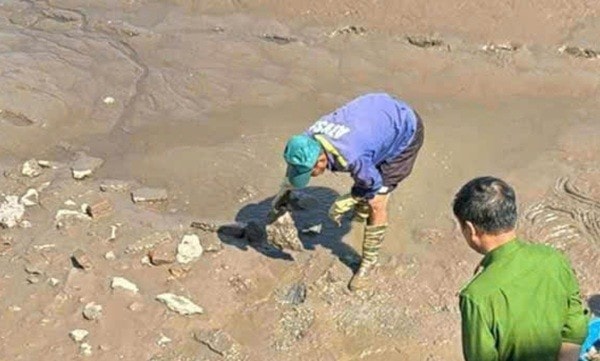 Phát hiện hài cốt dưới ao cá ở Hải Phòng: Công an tìm tung tích nạn nhân - Ảnh 1. Phát hiện hài cốt dưới ao cá ở Hải Phòng: Công an tìm tung tích nạn nhân - Ảnh 1.