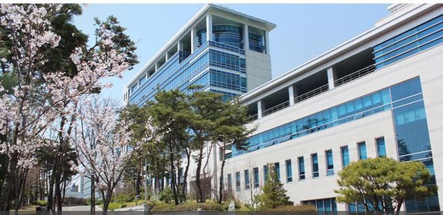 Người mẹ nhẫn tâm bỏ lại 2 con nhỏ ở trường mẫu giáo suốt 3 tháng - Ảnh 1.