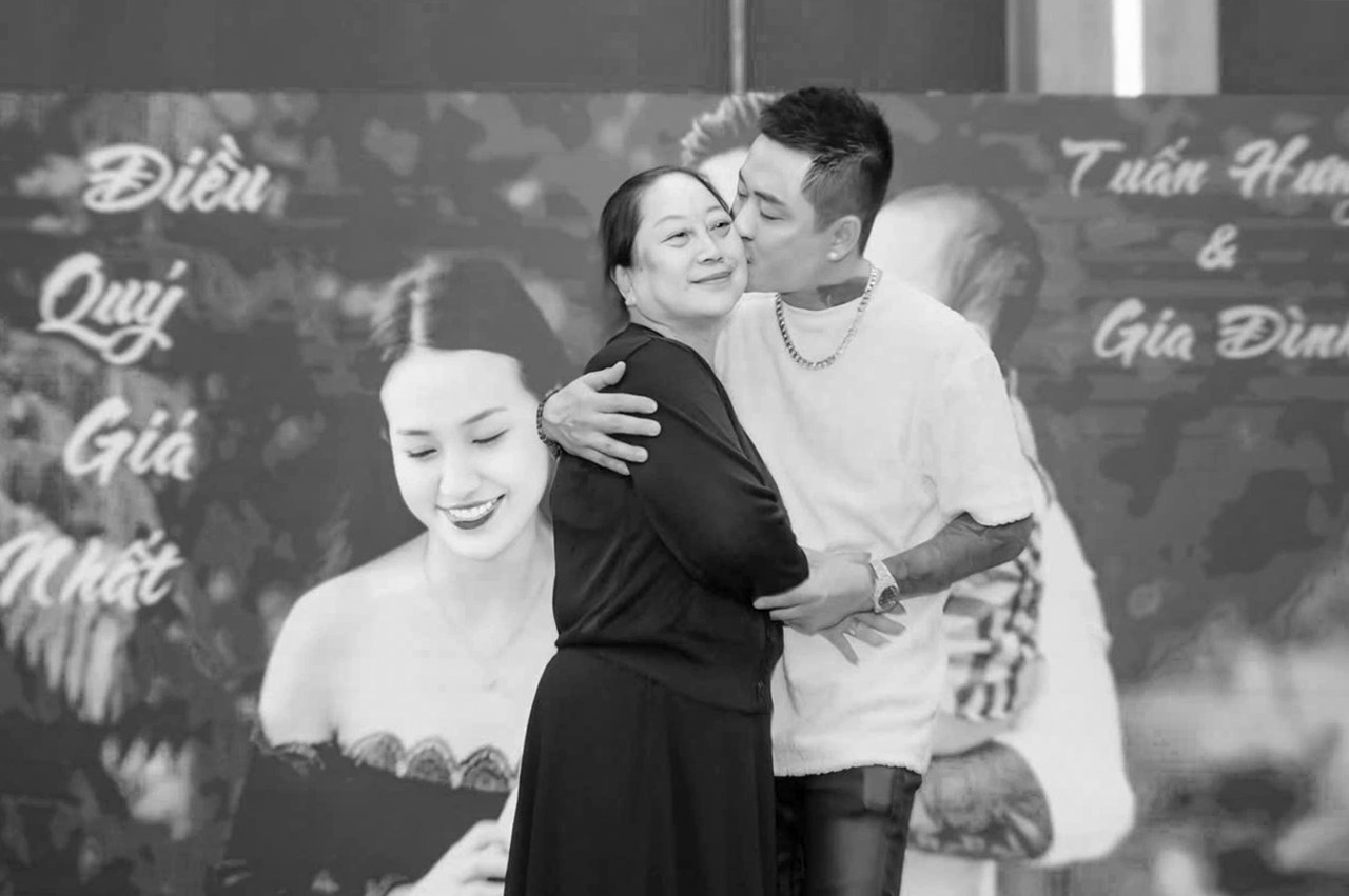 Hàng trăm sao Việt chia buồn với Tuấn Hưng- Ảnh 1. Hàng trăm sao Việt chia buồn với Tuấn Hưng- Ảnh 1.