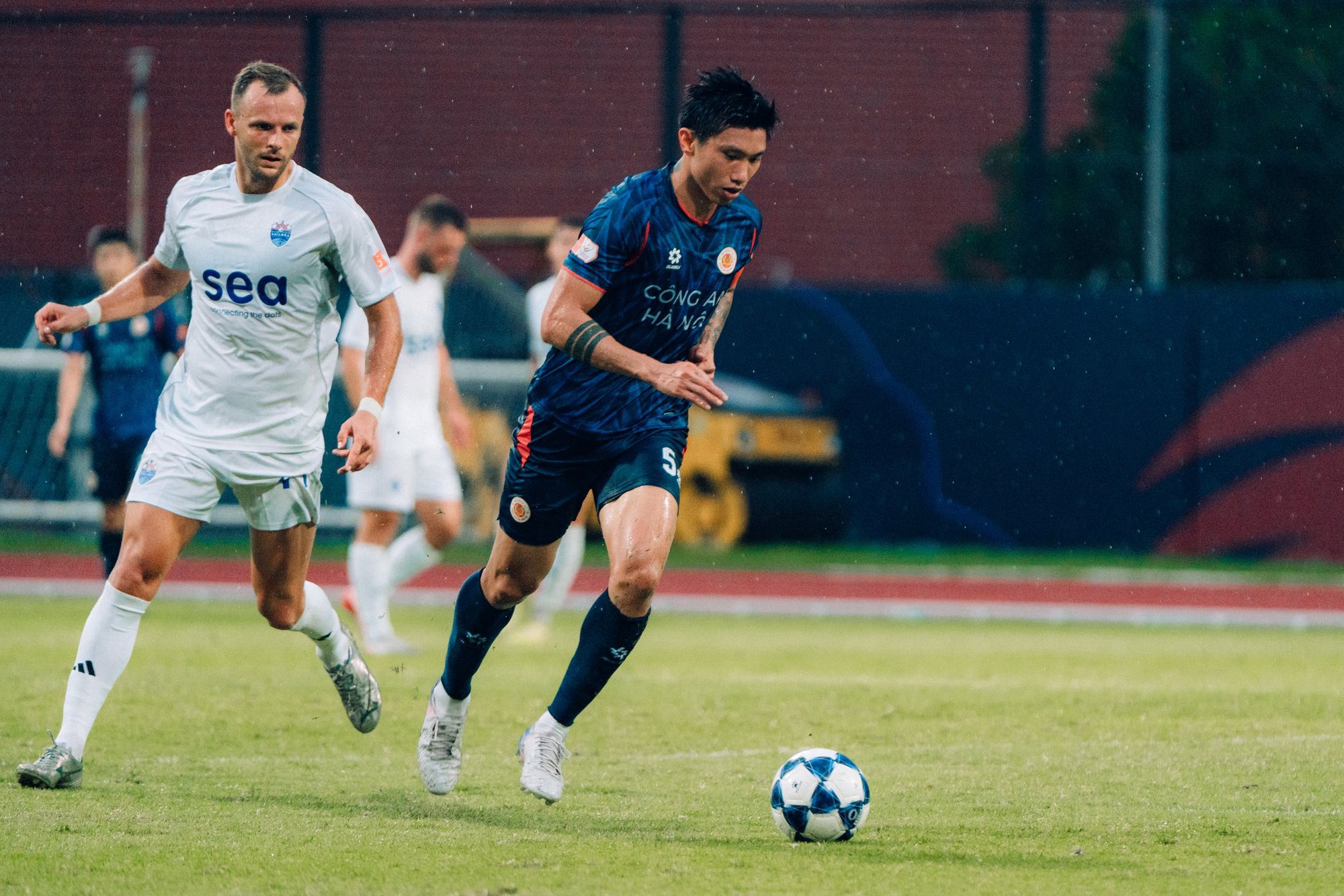 Đoàn Văn Hậu làm đội trưởng- Ảnh 3.