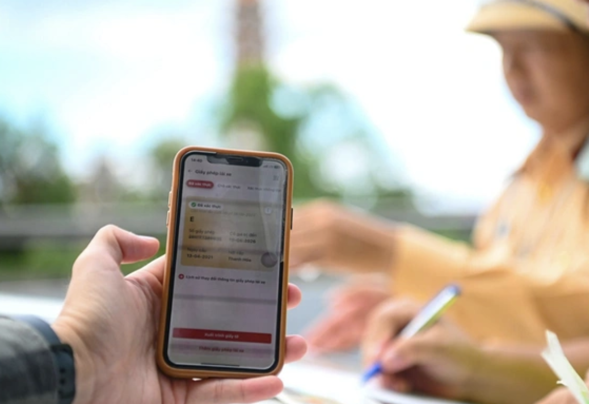 Hơn 830 giấy phép lái xe bị trừ hết sạch điểm trong năm 2025- Ảnh 1.