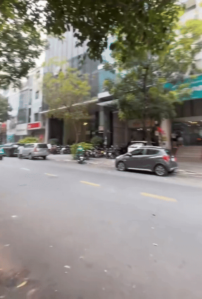 Bên trong ngôi nhà Bên trong ngôi nhà