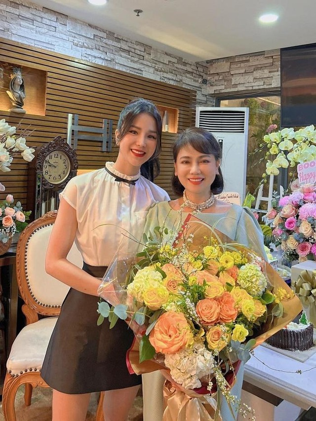 Bên trong ngôi nhà Bên trong ngôi nhà