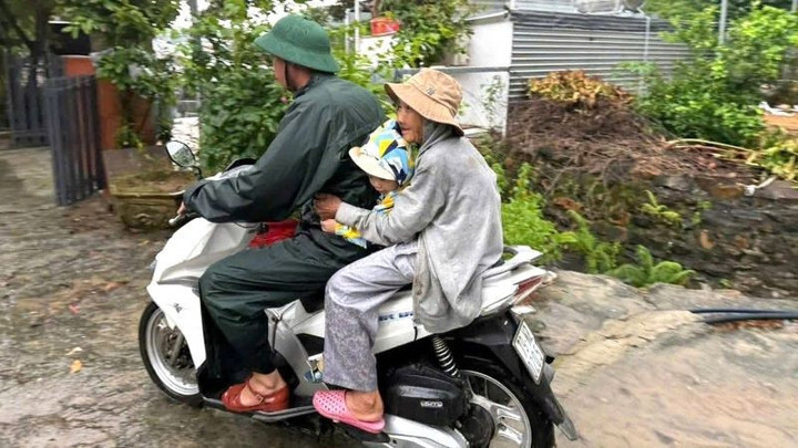 Đèo Khánh Sơn sạt lở, nhiều hộ dân ở Khánh Hòa bị cô lập- Ảnh 2.