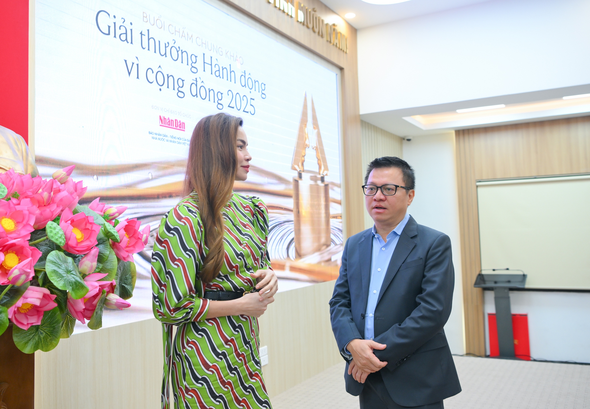 Hồ Ngọc Hà thu hút mọi ánh nhìn tại Vòng Chung kết Giải Hành động vì Cộng đồng - Human Act Prize 2025 - Ảnh 7. Hồ Ngọc Hà thu hút mọi ánh nhìn tại Vòng Chung kết Giải Hành động vì Cộng đồng - Human Act Prize 2025 - Ảnh 7.