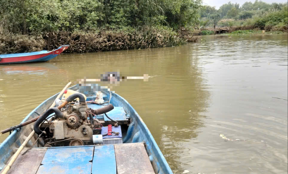 Thi thể bé gái nhảy cầu ở Đồng Nai được tìm thấy tại TP HCM- Ảnh 1. Thi thể bé gái nhảy cầu ở Đồng Nai được tìm thấy tại TP HCM- Ảnh 1.