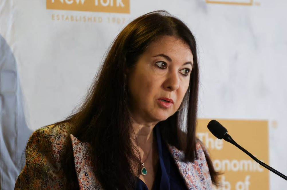 Cựu thống đốc Fed bị điều tra: Chồng toàn mua bán cổ phiếu ngay trước khi Fed ra quyết định then chốt - Ảnh 1.