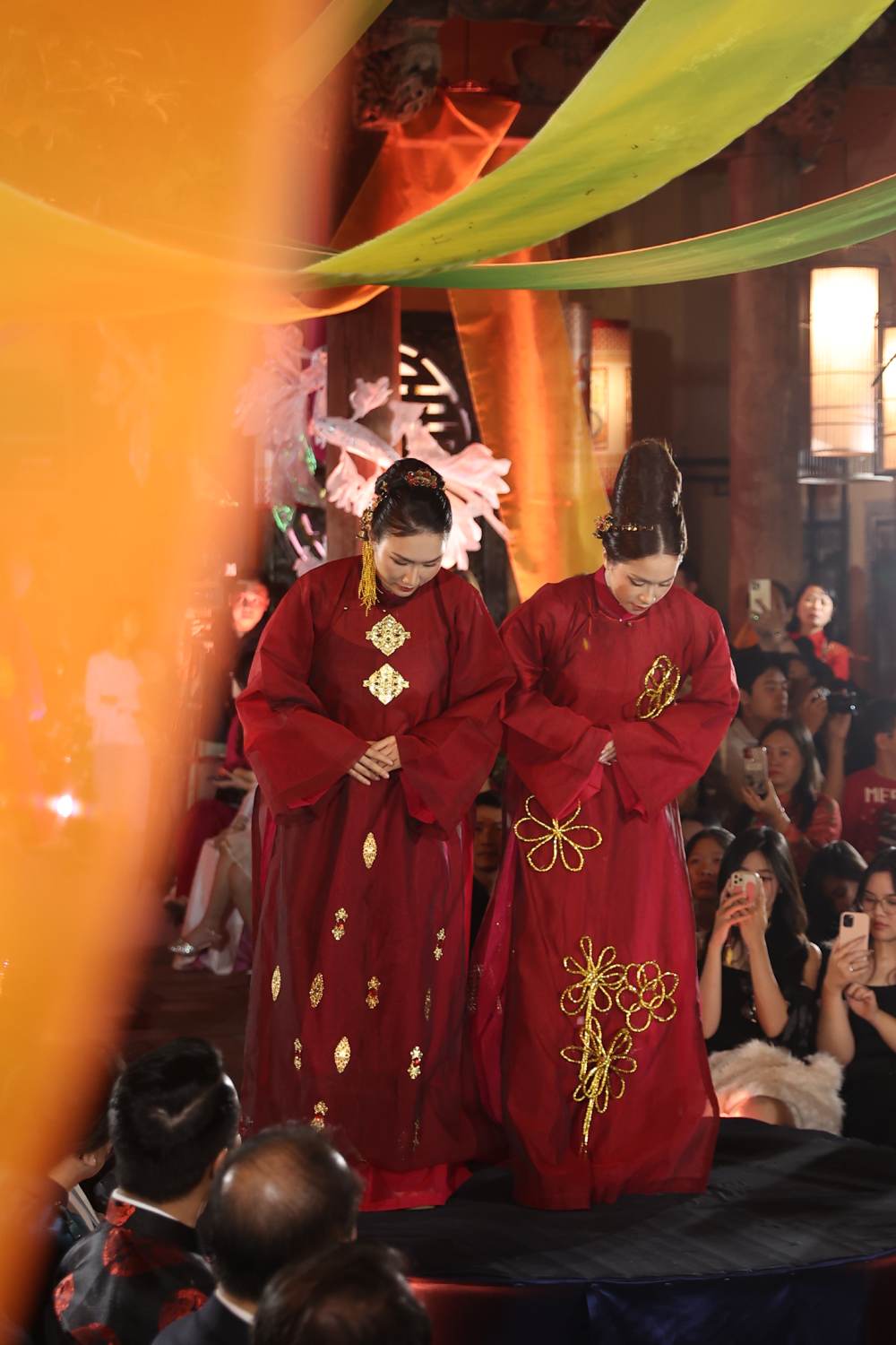 Dấu ấn 30 năm làm nghề của NTK David Minh Đức giữa phố cổ Hà Nội- Ảnh 3. Dấu ấn 30 năm làm nghề của NTK David Minh Đức giữa phố cổ Hà Nội- Ảnh 3.