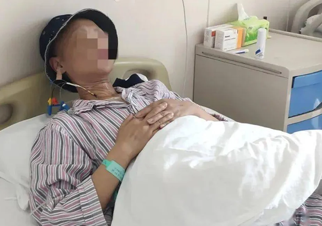 Người đàn ông 53 tuổi ung thư giai đoạn cuối, bác sĩ bất lực: Làm việc này quá nhiều, chẳng trách...- Ảnh 1.