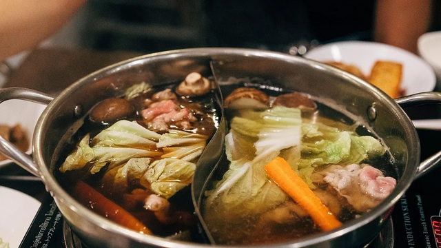 Ăn lẩu n&ecirc;n cho rau trước hay thịt trước?- Ảnh 1.