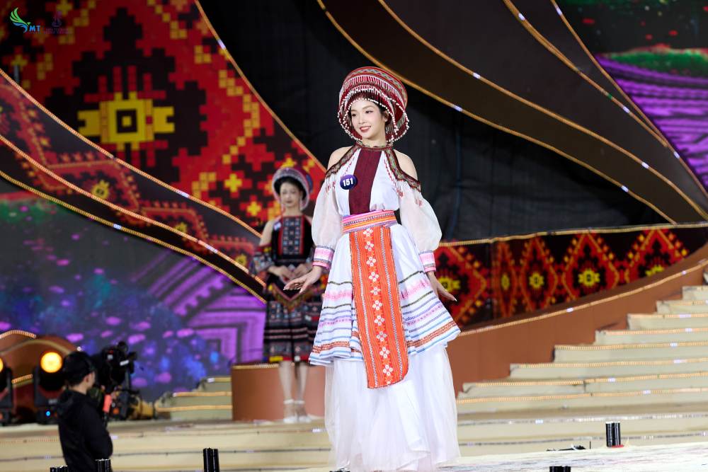 Trần Minh Phương đăng quang Hoa hậu Du lịch Dân tộc Việt Nam 2025- Ảnh 4.