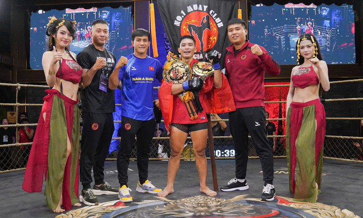 Cận cảnh 'Thần võ' học trò Nguyễn Trần Duy Nhất giã 60 đòn hạ gục võ sĩ Malaysia- Ảnh 1.