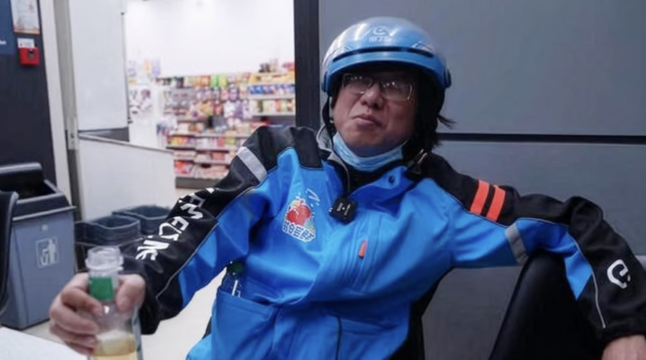 Từ lương 185 triệu đồng xuống 37 triệu đồng: Bi kịch người chồng bao nuôi vợ đẹp rồi bị đá không thương tiếc- Ảnh 1.