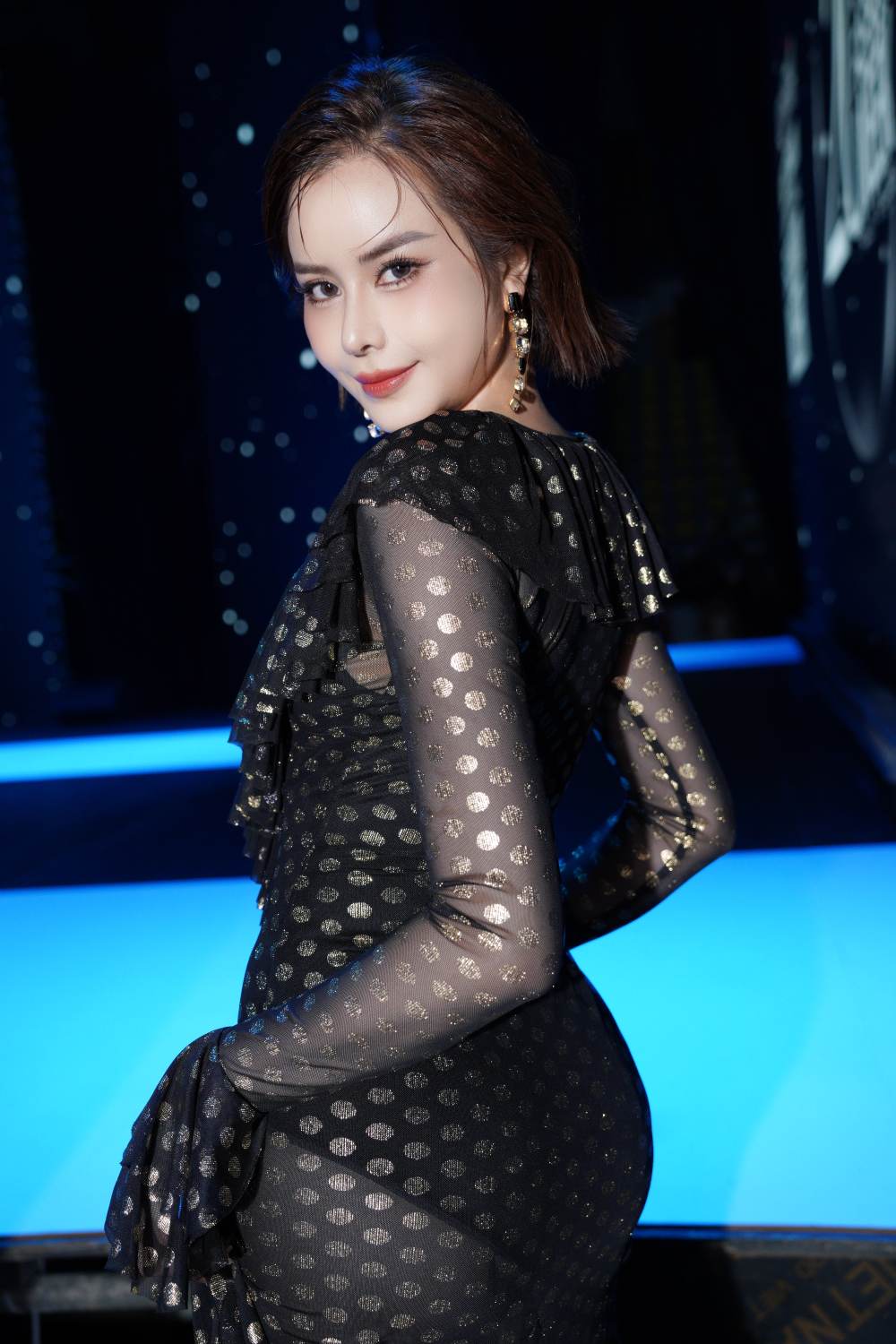 Sella Trương dẫn đầu màn kết show của Adrian Anh Tuấn đầy lôi cuốn và khí chất- Ảnh 6. Sella Trương dẫn đầu màn kết show của Adrian Anh Tuấn đầy lôi cuốn và khí chất- Ảnh 6.