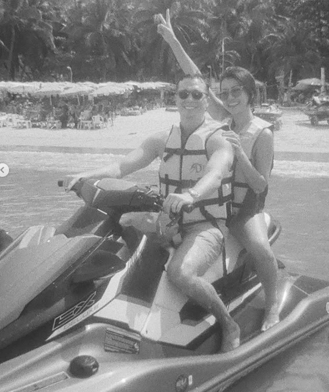 Chồng cũ MC Hoàng Oanh quỳ gối cầu hôn bạn gái mới sau 3 năm ly hôn - Ảnh 6. Chồng cũ MC Hoàng Oanh quỳ gối cầu hôn bạn gái mới sau 3 năm ly hôn - Ảnh 6.