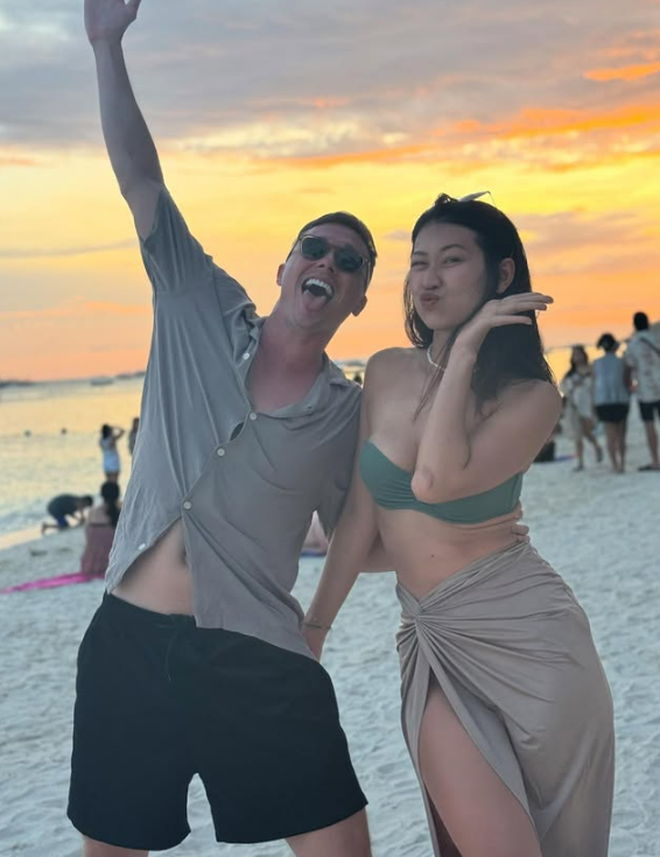 Chồng cũ MC Hoàng Oanh quỳ gối cầu hôn bạn gái mới sau 3 năm ly hôn - Ảnh 3. Chồng cũ MC Hoàng Oanh quỳ gối cầu hôn bạn gái mới sau 3 năm ly hôn - Ảnh 3.