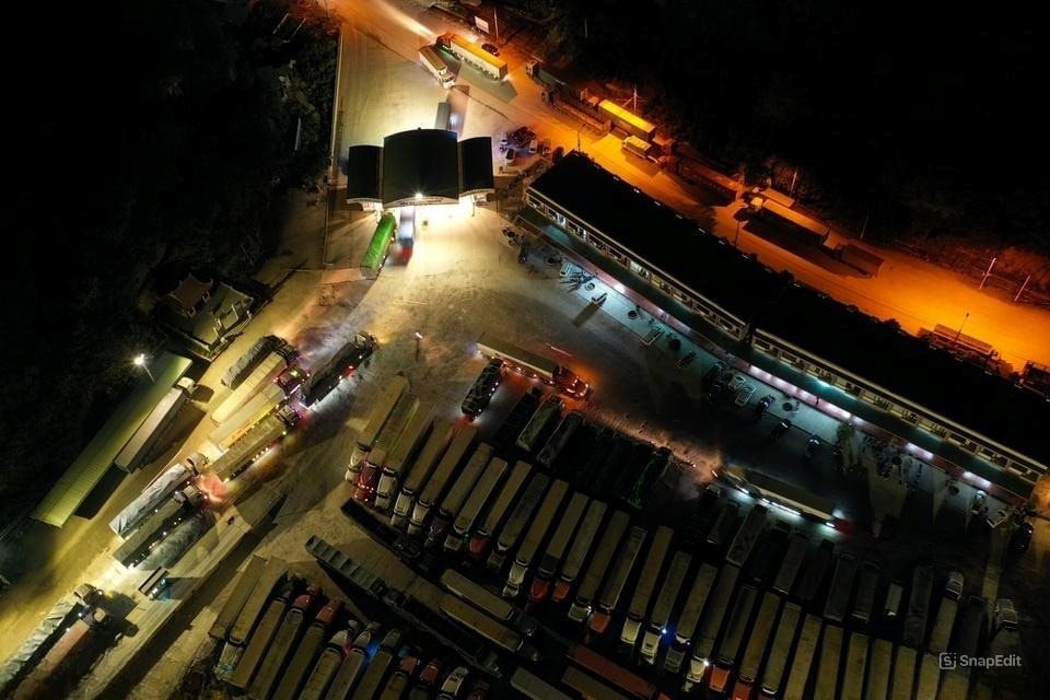 Đúng 18h30, xe tải Trung Quốc không người lái, sẽ di chuyển vào ban đêm- Ảnh 1.