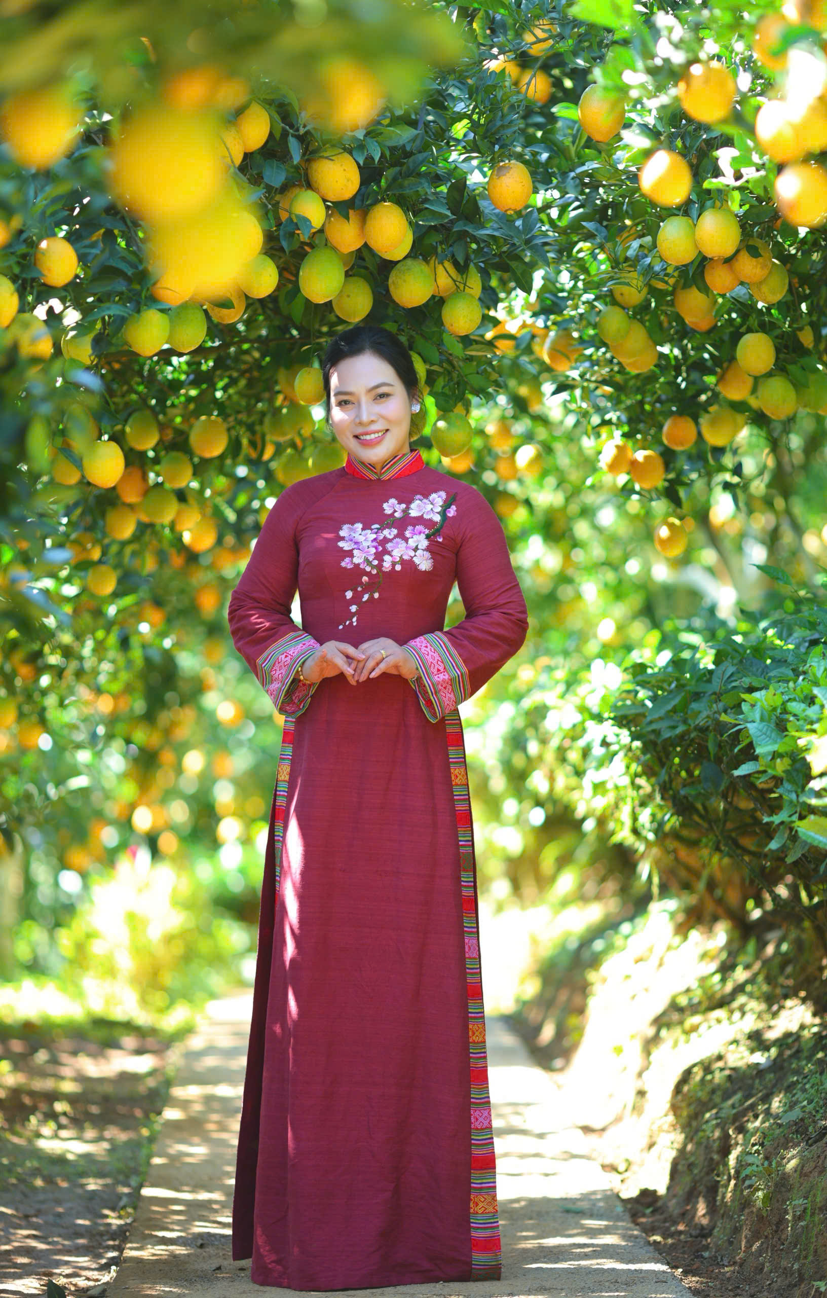 30 thí sinh Hoa hậu Du lịch Dân tộc Việt Nam 2025 tỏa sáng với áo dài của NTK Cao Thu Vân- Ảnh 1.