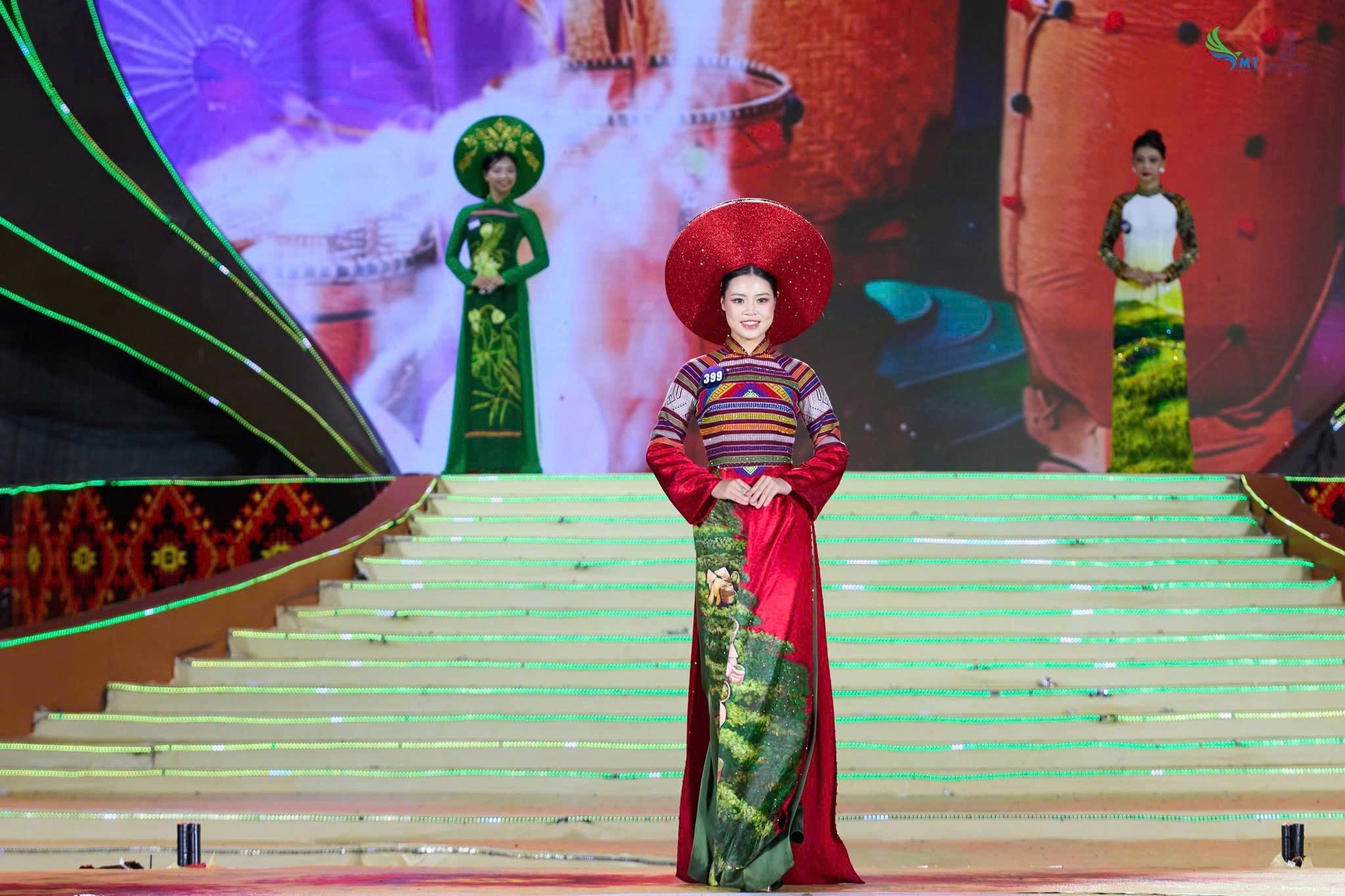 30 thí sinh Hoa hậu Du lịch Dân tộc Việt Nam 2025 tỏa sáng với áo dài của NTK Cao Thu Vân- Ảnh 3.