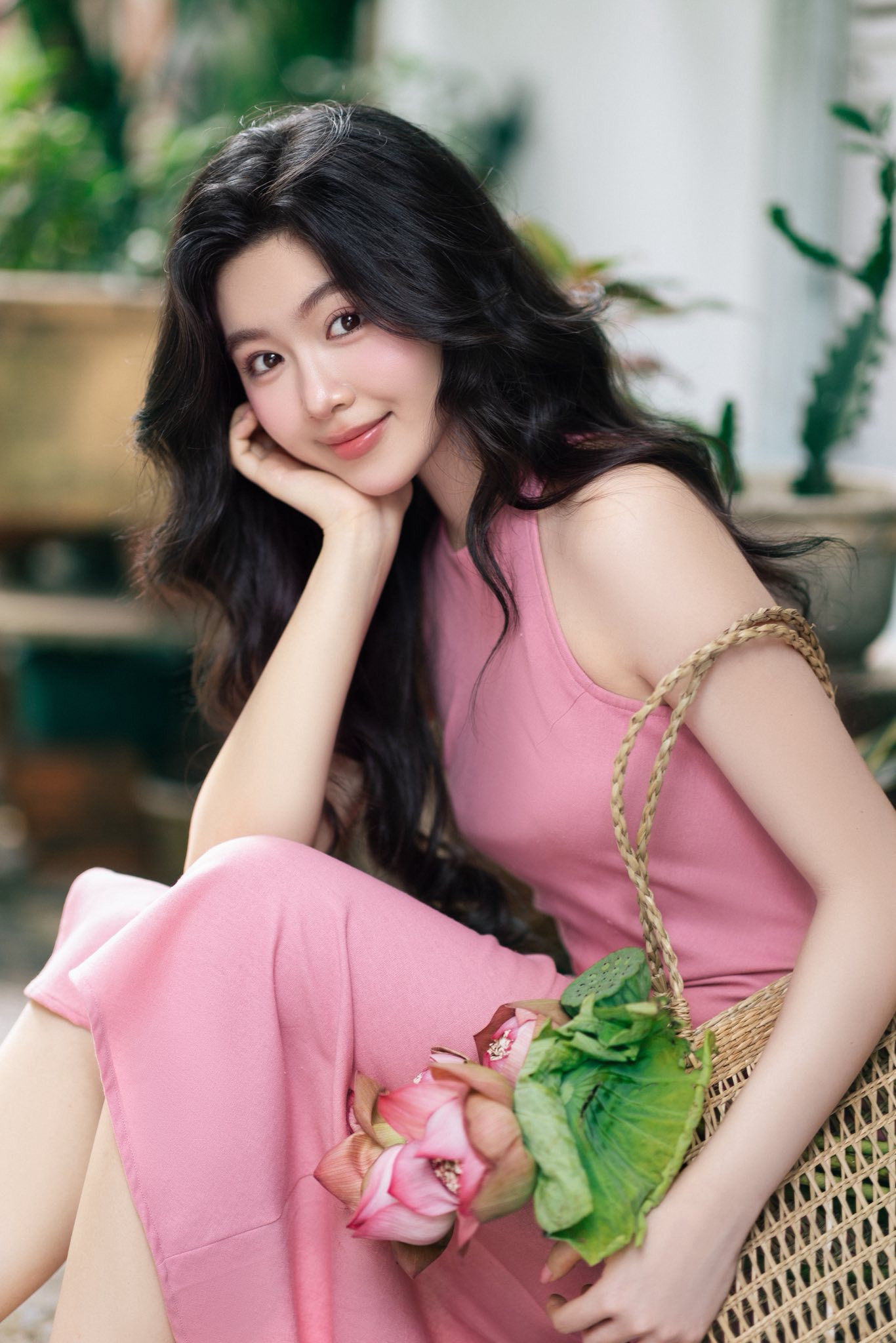 Chàng trai được dân cư mạng "đẩy thuyền" làm con rể MC Quyền Linh là ai?- Ảnh 1.