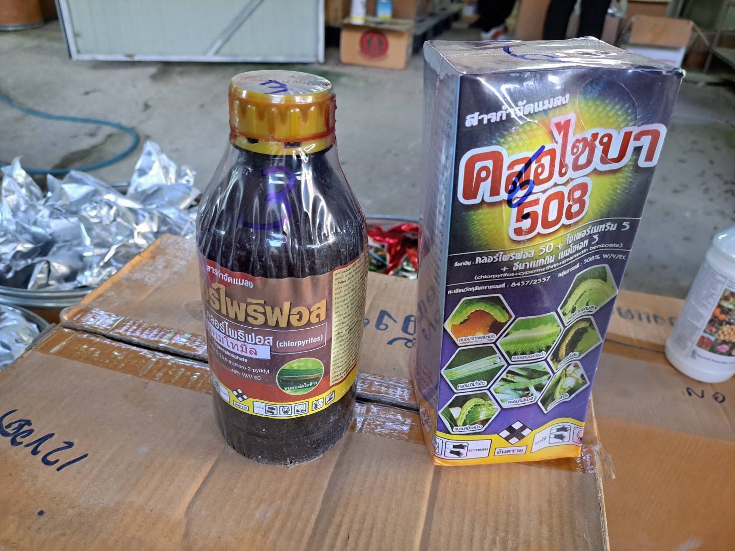 Một thiếu tướng chỉ huy cuộc đột kích, tóm gọn đường dây sản xuất hóa chất nông nghiệp giả, tịch thu loạt thuốc diệt cỏ, thuốc trừ sâu không giấy phép- Ảnh 4.