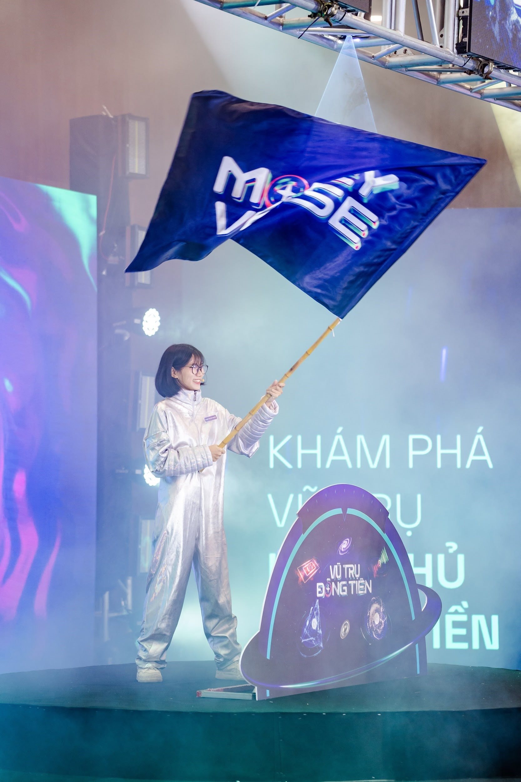 Vượt 32.000 người, thắng cả AI ở gameshow tài chính khó nhất VN, nữ sinh nhận 1 tỷ đồng và cơ hội tại BIDV- Ảnh 1.