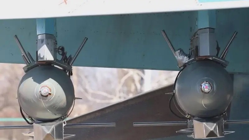 Phát triển vũ khí tầm xa lai giữa bom hàng không và tên lửa chiến thuật- Ảnh 1.