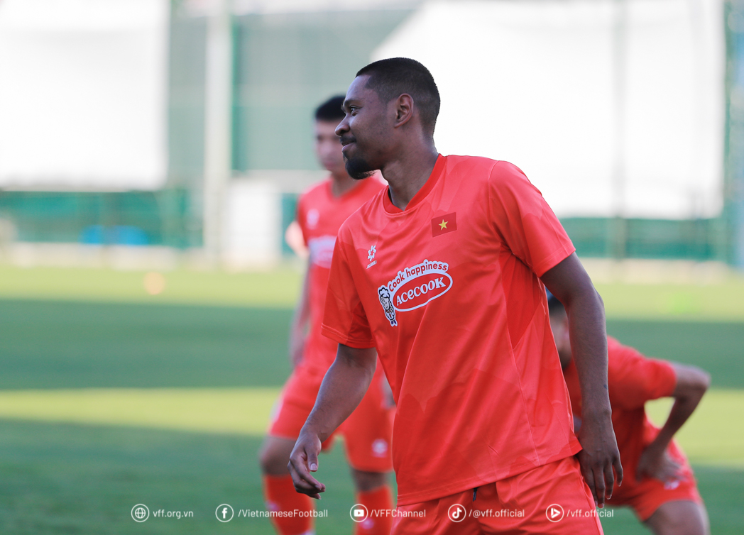 Xuân Son sẽ đá chính, sao Việt kiều "thăng hoa" vì Văn Hậu, ĐT Việt Nam đại thắng Lào?- Ảnh 3. Xuân Son sẽ đá chính, sao Việt kiều "thăng hoa" vì Văn Hậu, ĐT Việt Nam đại thắng Lào?- Ảnh 3.