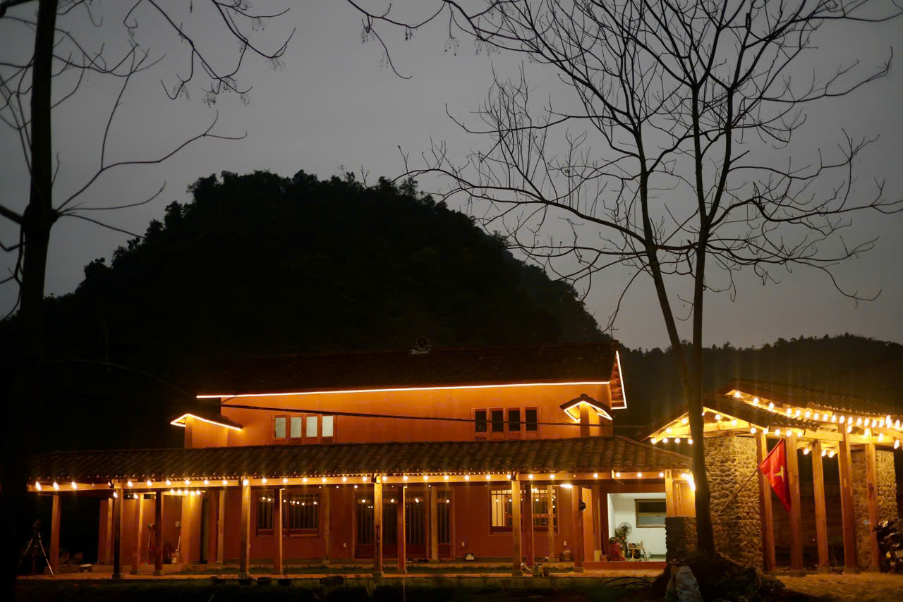 Cặp vợ chồng chi 3 tỷ x&acirc;y nh&agrave; như cổ t&iacute;ch tr&ecirc;n v&ugrave;ng n&uacute;i Tuy&ecirc;n Quang: View triệu đ&ocirc;, 0 đồng rau củ- Ảnh 7.