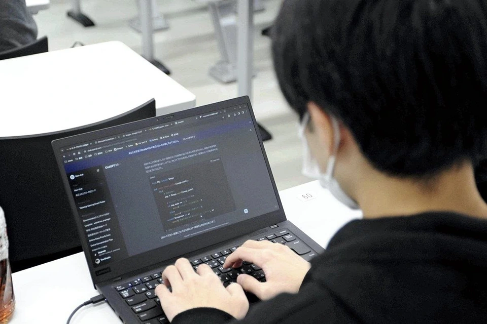 Nửa đêm, bà mẹ hoảng hốt nhắn cho cô giáo vì phát hiện bí mật của con sau khi kiểm tra lịch sử ChatGPT: "Chắc tạm cho con thôi học"- Ảnh 2. Nửa đêm, bà mẹ hoảng hốt nhắn cho cô giáo vì phát hiện bí mật của con sau khi kiểm tra lịch sử ChatGPT: "Chắc tạm cho con thôi học"- Ảnh 2.