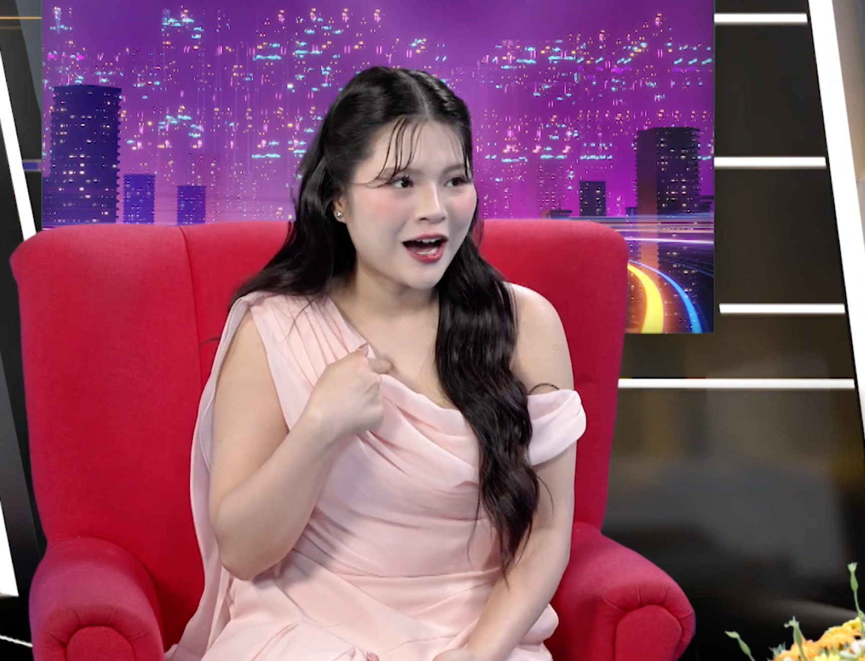 Thí sinh Hoa hậu Hoàn vũ Việt Nam yêu lúc 17 tuổi: Đau khổ và suy sụp- Ảnh 1.