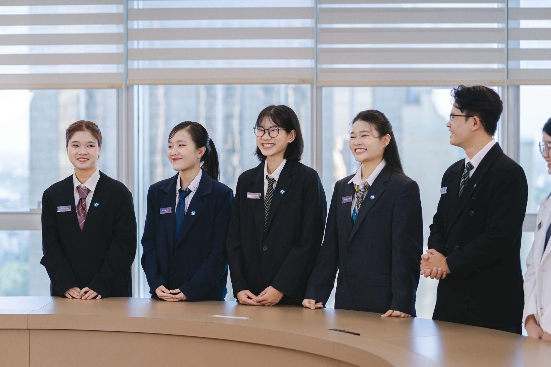 Vượt 32.000 người, thắng cả AI ở gameshow tài chính khó nhất VN, nữ sinh nhận 1 tỷ đồng và cơ hội tại BIDV- Ảnh 3.