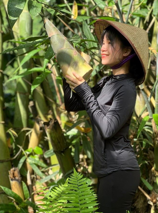 Cặp vợ chồng chi 3 tỷ x&acirc;y nh&agrave; như cổ t&iacute;ch tr&ecirc;n v&ugrave;ng n&uacute;i Tuy&ecirc;n Quang: View triệu đ&ocirc;, 0 đồng rau củ- Ảnh 9.