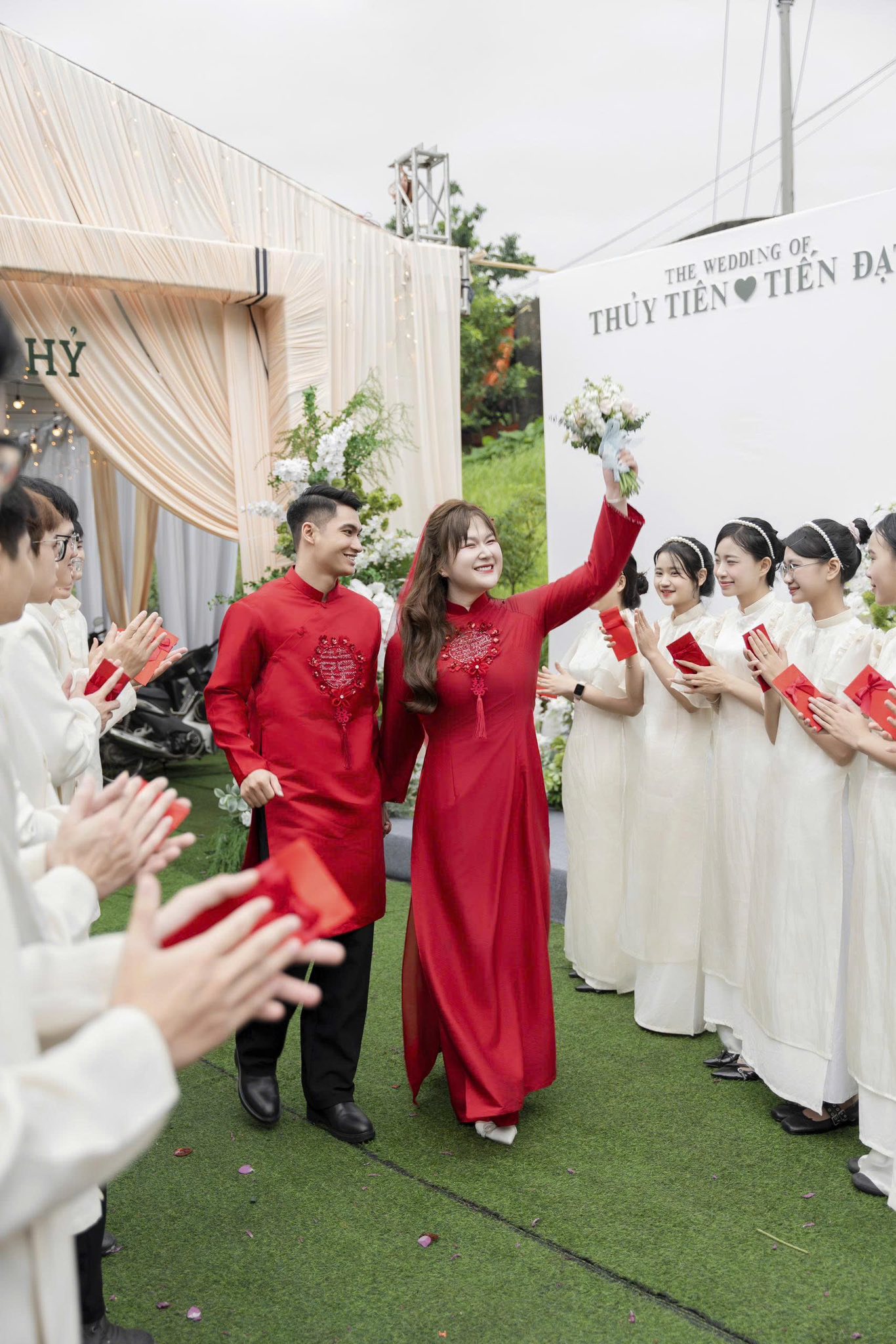 “Diễn viên trăm ký” Thủy Tiên kết hôn: Danh tính chồng điển trai gây chú ý- Ảnh 6. “Diễn viên trăm ký” Thủy Tiên kết hôn: Danh tính chồng điển trai gây chú ý- Ảnh 6.