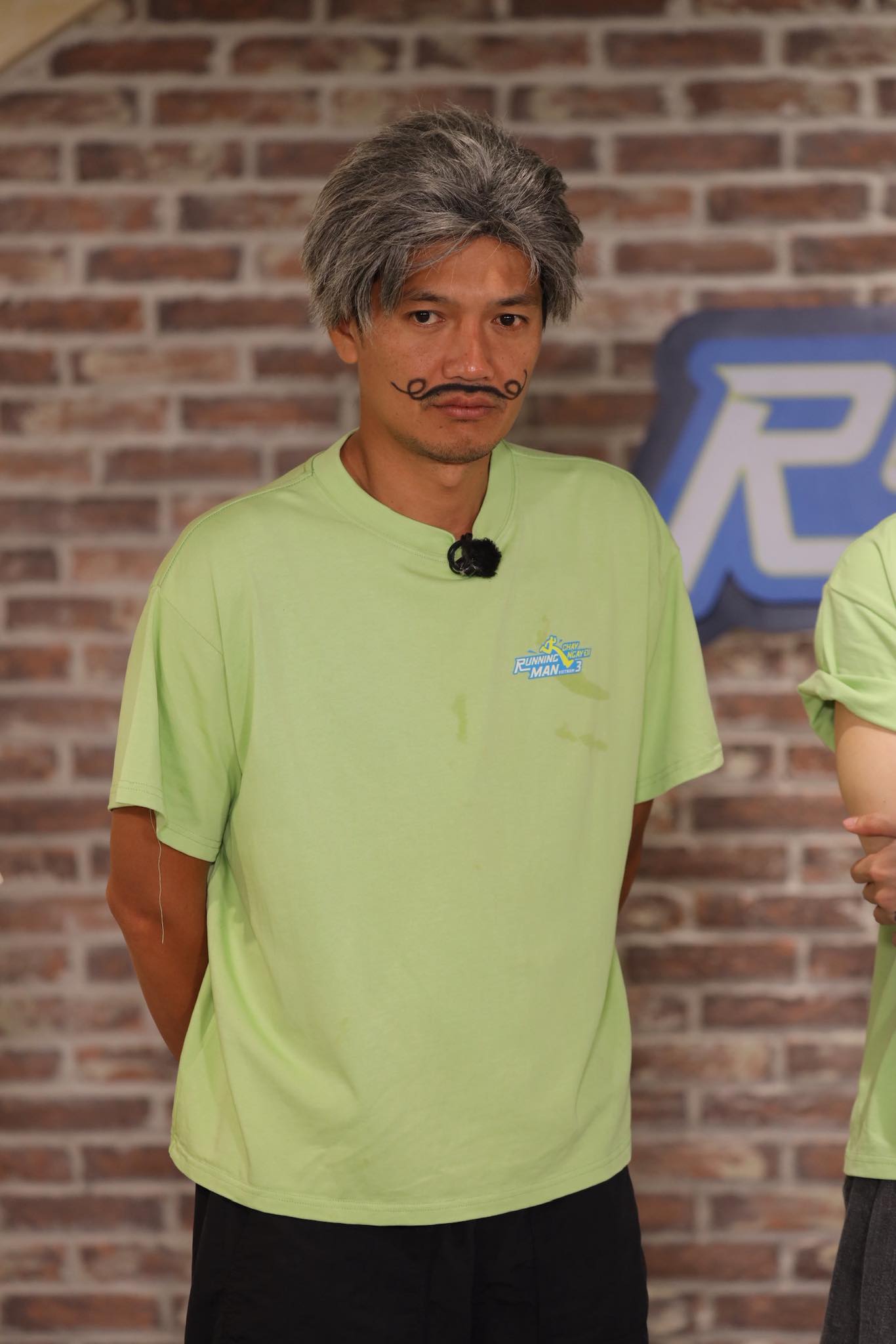 Ngôi sao đắt show nhất Việt Nam: Cát xê 1 tỷ/phim, mỗi ngày được vợ phát cho 200.000 đồng- Ảnh 5. Ngôi sao đắt show nhất Việt Nam: Cát xê 1 tỷ/phim, mỗi ngày được vợ phát cho 200.000 đồng- Ảnh 5.