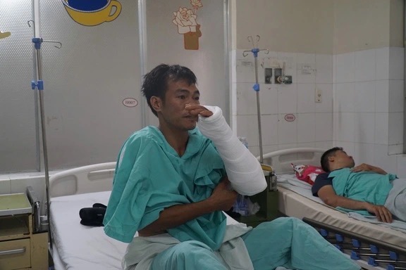 Vụ đá đè xe khách khiến 6 người chết: Cặp đôi đi trăng mật, cứ ngỡ “thế là hết rồi”- Ảnh 2. Vụ đá đè xe khách khiến 6 người chết: Cặp đôi đi trăng mật, cứ ngỡ “thế là hết rồi”- Ảnh 2.