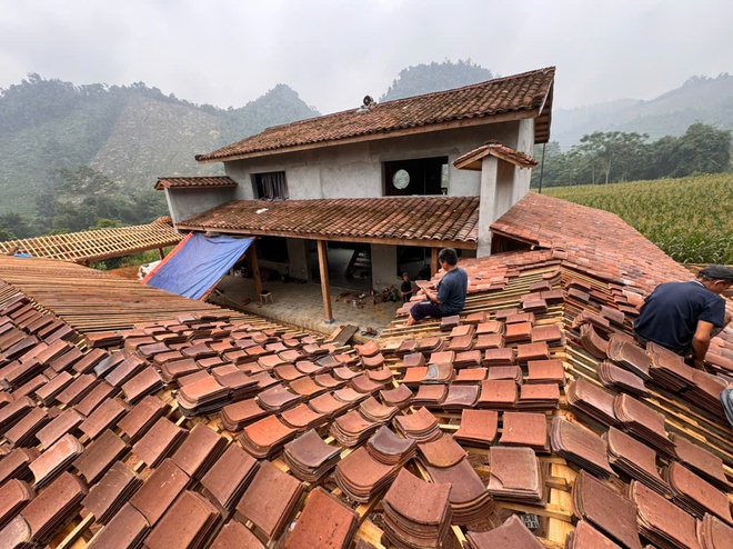 Cặp vợ chồng chi 3 tỷ x&acirc;y nh&agrave; như cổ t&iacute;ch tr&ecirc;n v&ugrave;ng n&uacute;i Tuy&ecirc;n Quang: View triệu đ&ocirc;, 0 đồng rau củ- Ảnh 3.