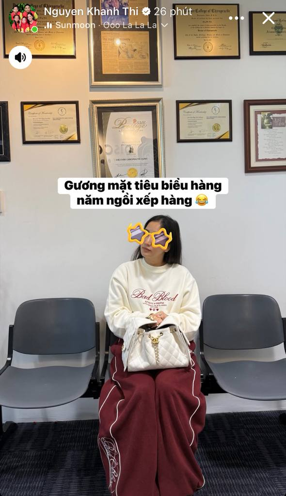 Lộ ảnh hiếm hoi của Khánh Thi trong bệnh viện, xuống sắc khó nhận ra, chính chủ xem lại còn thấy Lộ ảnh hiếm hoi của Khánh Thi trong bệnh viện, xuống sắc khó nhận ra, chính chủ xem lại còn thấy