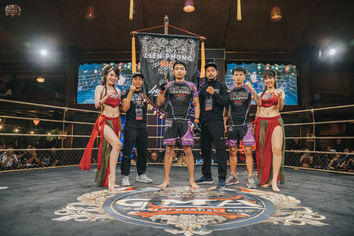 Em trai Nguyễn Trần Duy Nhất bị quật ngã, nhận thua sau 79 giây- Ảnh 2.