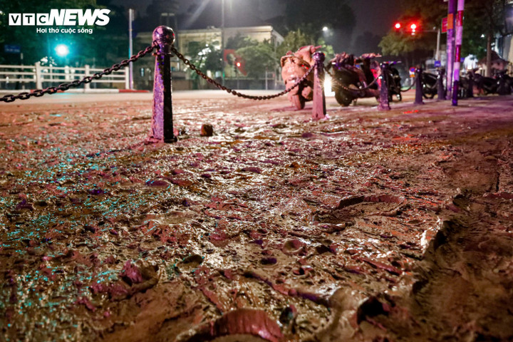 Bác tin bùn nhão tràn trên phố khiến loạt xe trượt ngã liên quan dự án metro- Ảnh 1.