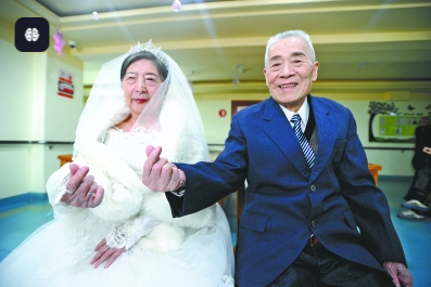 Đám cưới độc nhất vô nhị trong viện dưỡng lão của cụ ông U100 và cụ bà 85 tuổi- Ảnh 3.