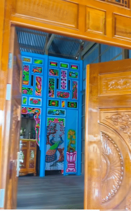 Nh&agrave; gỗ miền T&acirc;y: V&igrave; sao phải xanh ngắt, hoa văn rực rỡ mới ra đ&uacute;ng chất 