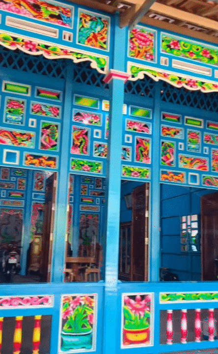 Nh&agrave; gỗ miền T&acirc;y: V&igrave; sao phải xanh ngắt, hoa văn rực rỡ mới ra đ&uacute;ng chất 