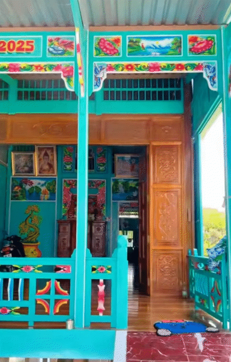 Nh&agrave; gỗ miền T&acirc;y: V&igrave; sao phải xanh ngắt, hoa văn rực rỡ mới ra đ&uacute;ng chất 