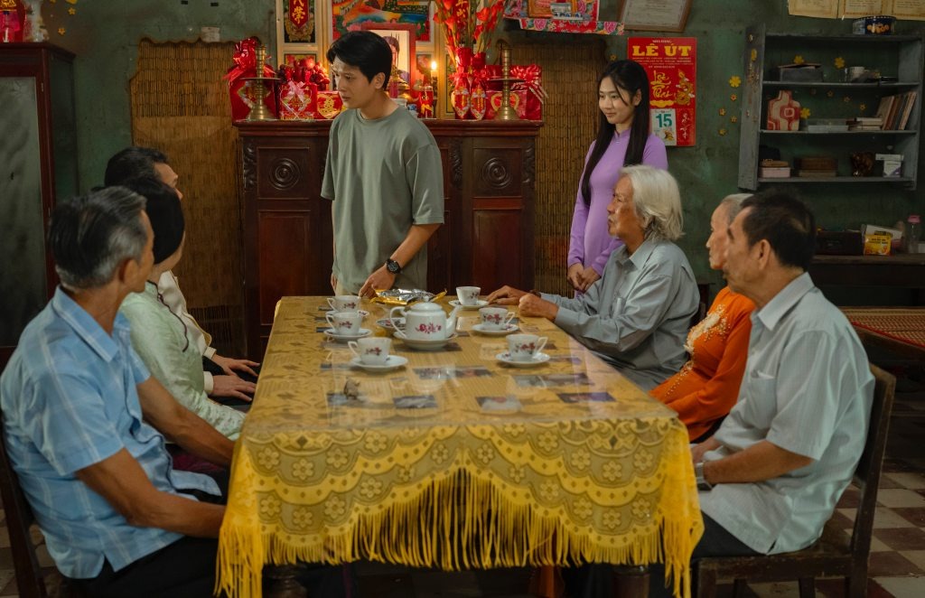 Lạ đời ông lão U60 đòi lấy vợ để tranh tài sản với con trai, nhìn nhan sắc "nhà gái" mà sốc gấp 100 lần- Ảnh 2.